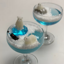 Load image into Gallery viewer, 微縮場景蠟燭工作坊 - 可樂北極熊|TiltShift Candle Workshop - Cola Polar Bear