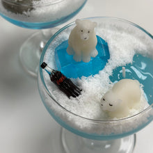 Load image into Gallery viewer, 微縮場景蠟燭工作坊 - 可樂北極熊|TiltShift Candle Workshop - Cola Polar Bear